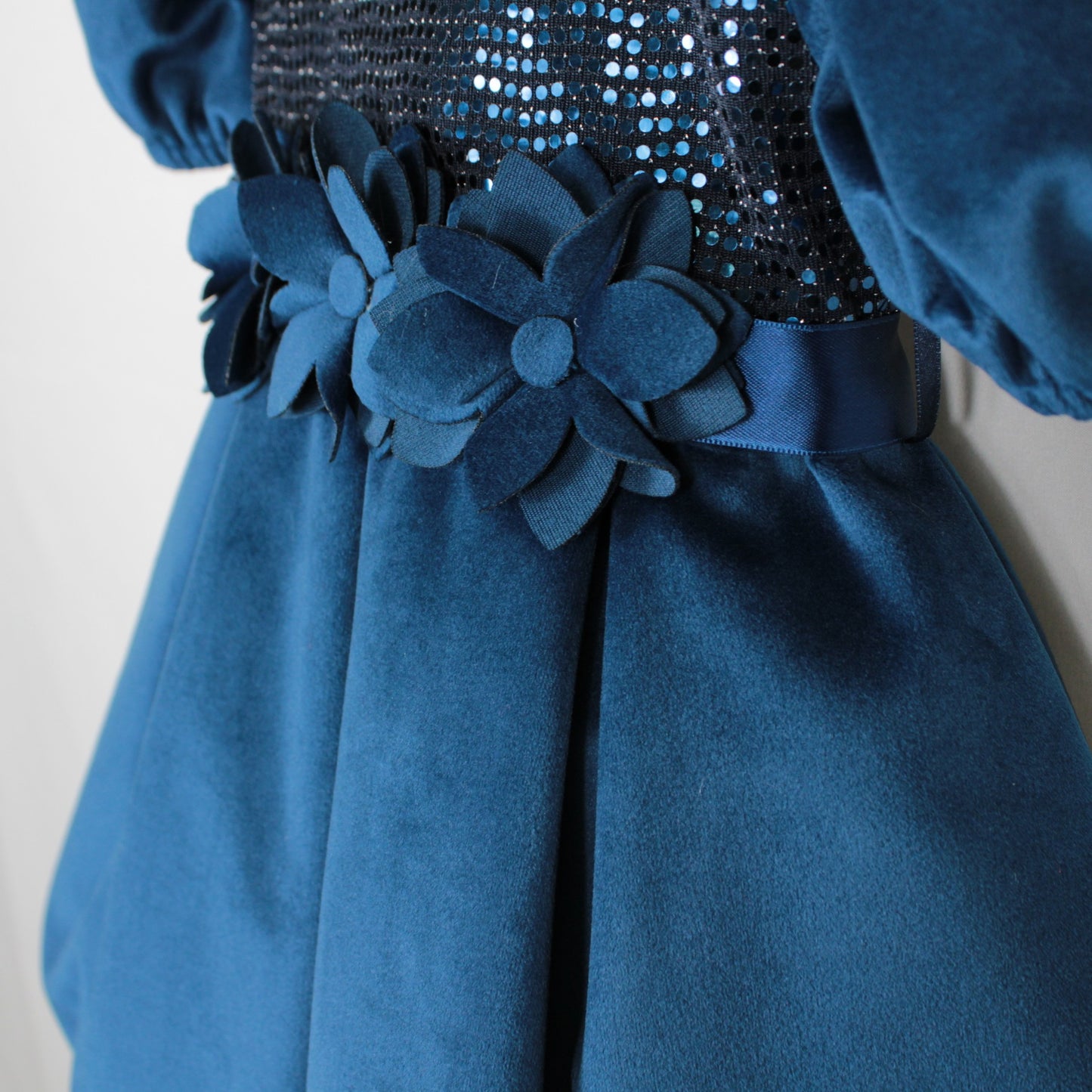 Abito natalizio per bambina in vellutto e paillettes Klaiadì KD25124