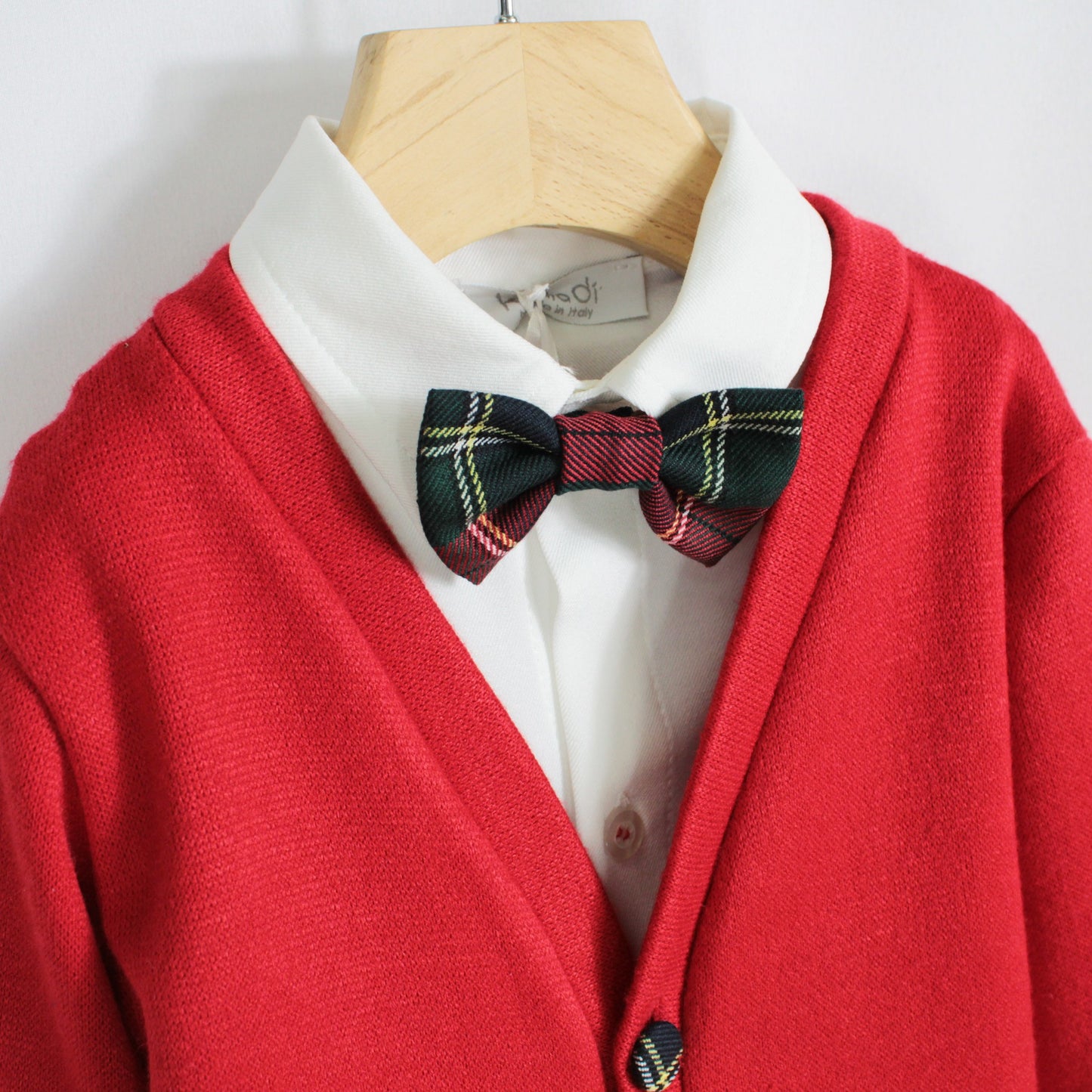 Completo natalizio per neonato con pantalone corto e bretelle tartan e cardigan Klaiadì KD12270