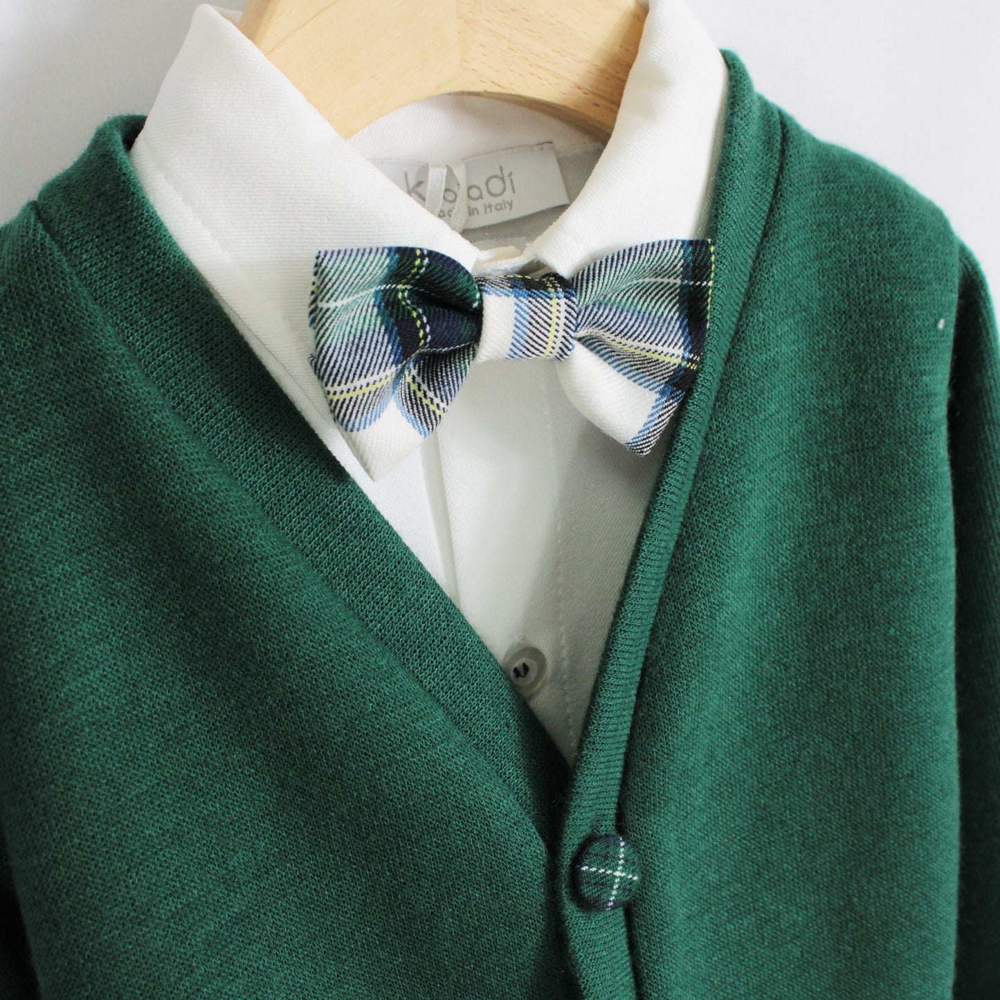 Completo natalizio per neonato con pantalone corto e bretelle tartan e cardigan Klaiadì KD12270